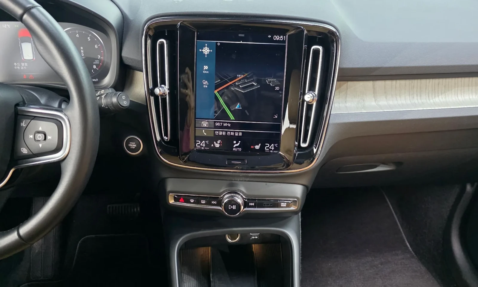 Volvo XC40 T4 / INSCRIPTION / CRYSTAL / H&K / 360 / DIGITAL, снимка 14 - Автомобили и джипове - 54069336