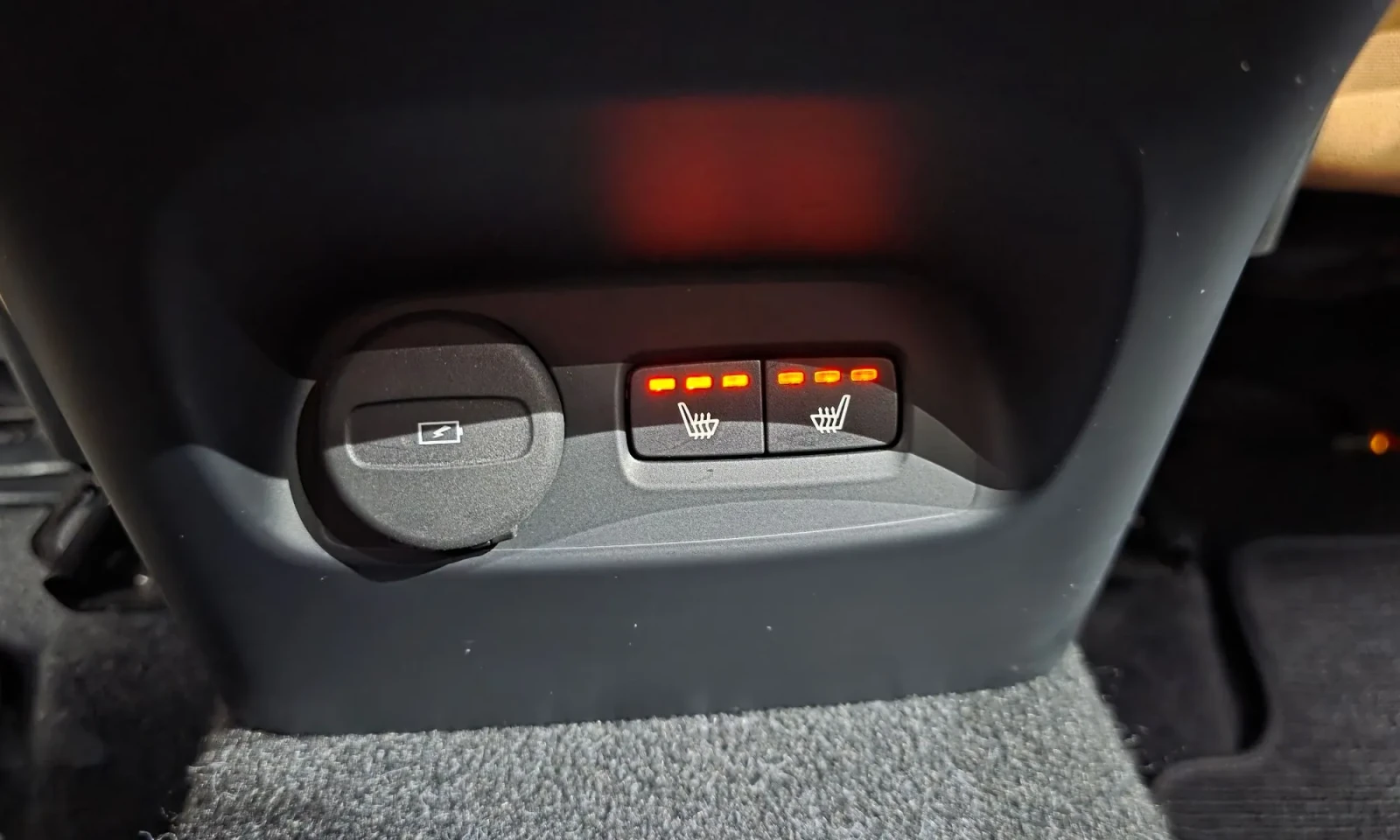 Volvo XC40 T4 / INSCRIPTION / CRYSTAL / H&K / 360 / DIGITAL, снимка 17 - Автомобили и джипове - 54069336