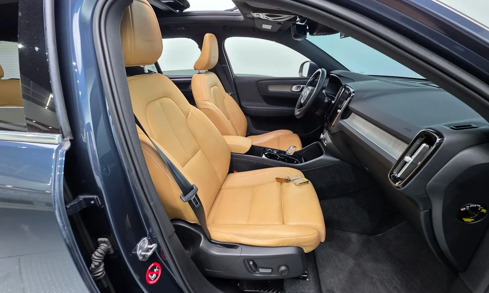 Volvo XC40 T4 / INSCRIPTION / CRYSTAL / H&K / 360 / DIGITAL, снимка 9 - Автомобили и джипове - 54069336