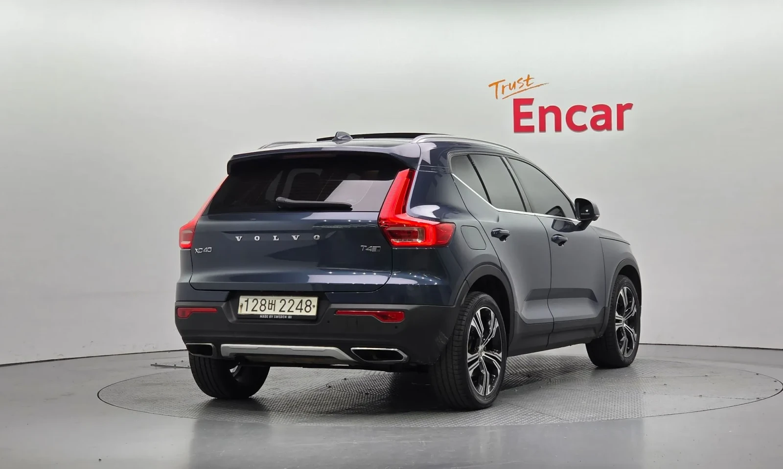 Volvo XC40 T4 / INSCRIPTION / CRYSTAL / H&K / 360 / DIGITAL, снимка 2 - Автомобили и джипове - 54069336
