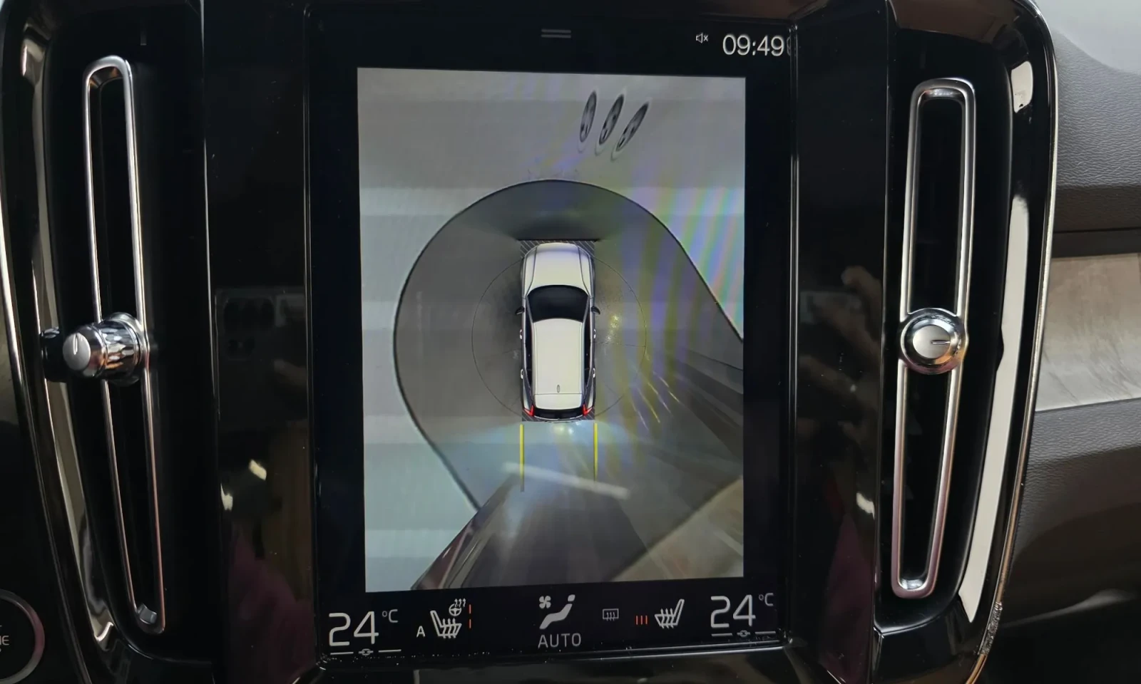 Volvo XC40 T4 / INSCRIPTION / CRYSTAL / H&K / 360 / DIGITAL, снимка 15 - Автомобили и джипове - 54069336