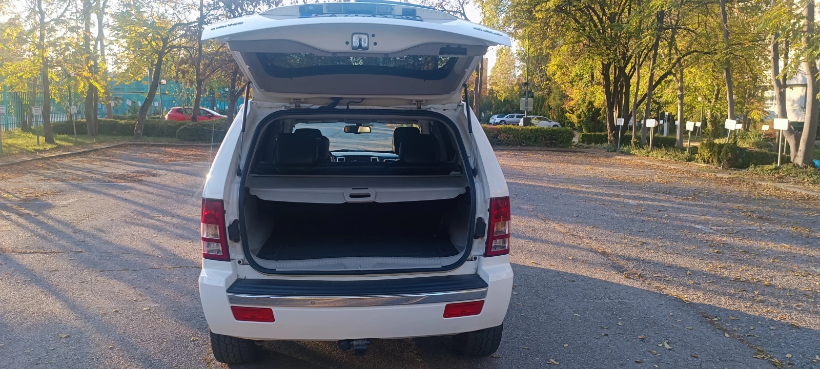 Jeep Grand cherokee WK, снимка 17 - Автомобили и джипове - 54356626