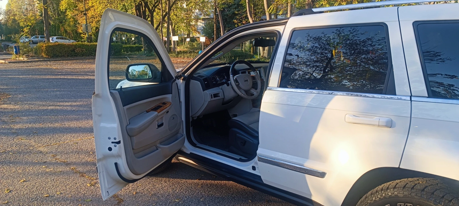 Jeep Grand cherokee WK, снимка 9 - Автомобили и джипове - 54356626