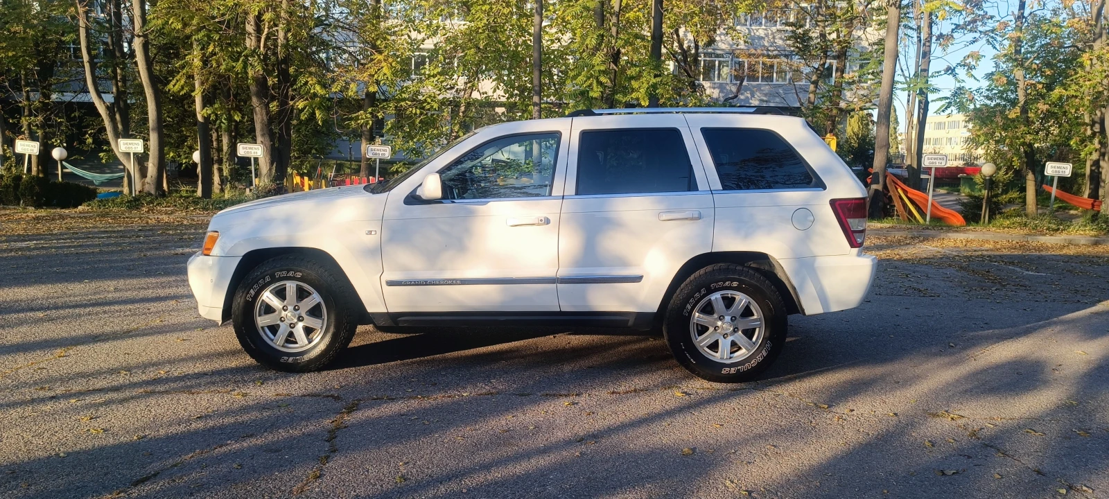 Jeep Grand cherokee WK, снимка 8 - Автомобили и джипове - 54356626