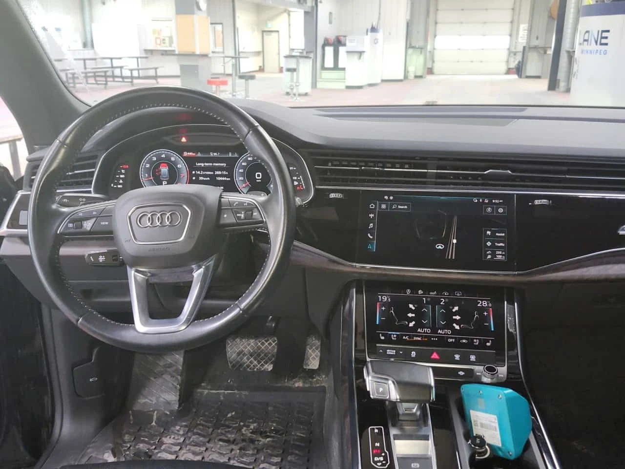 Audi Q8 * PROGRESSIV * ДИСТРОНИК * 360 * ОБДУХВАНЕ * ПАНО , снимка 10 - Автомобили и джипове - 54611623
