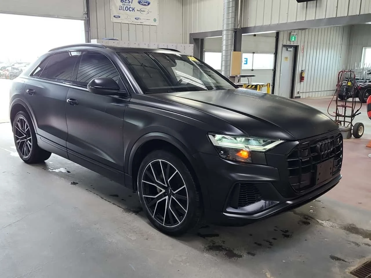 Audi Q8 * PROGRESSIV * ДИСТРОНИК * 360 * ОБДУХВАНЕ * ПАНО , снимка 2 - Автомобили и джипове - 54611623