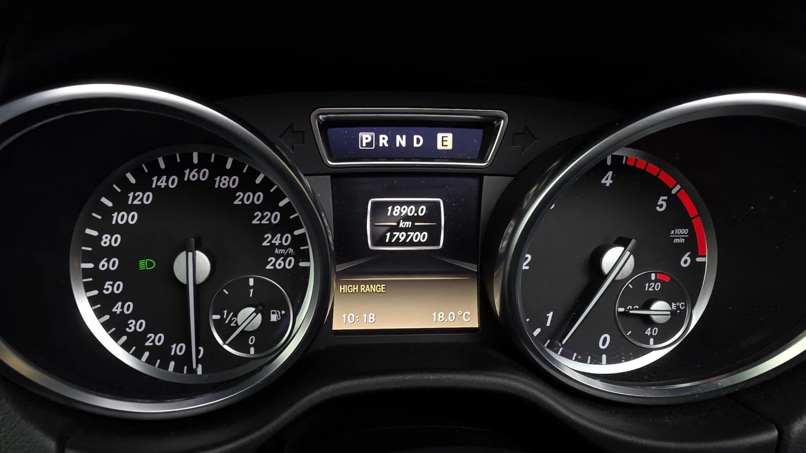 Mercedes-Benz G 350 ПОДГРЕВ ВОЛАН* ЛЮК* КРАЙНА ЦЕНА, снимка 8 - Автомобили и джипове - 55982929