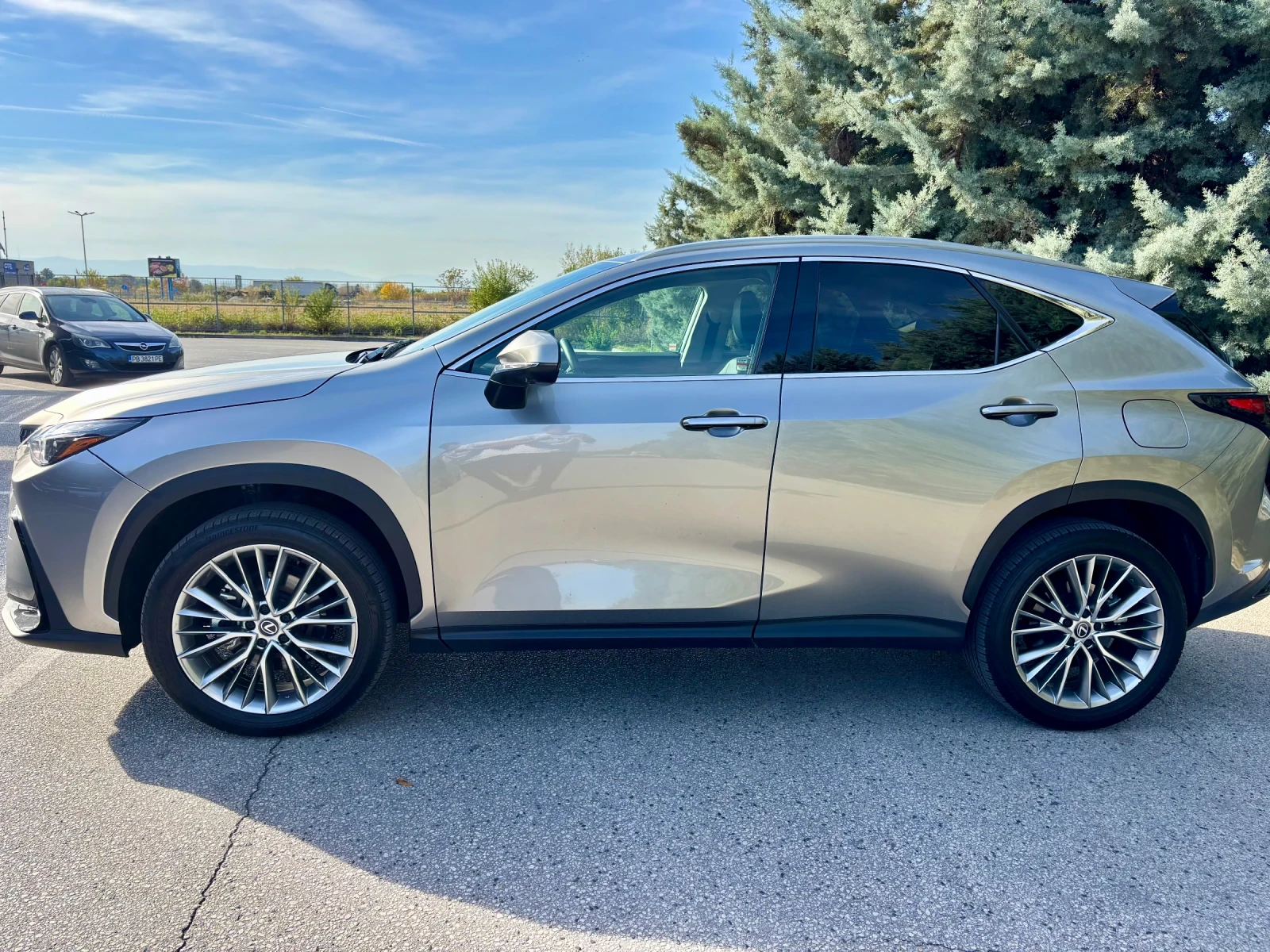 Lexus NX 350h, снимка 5 - Автомобили и джипове - 56596903