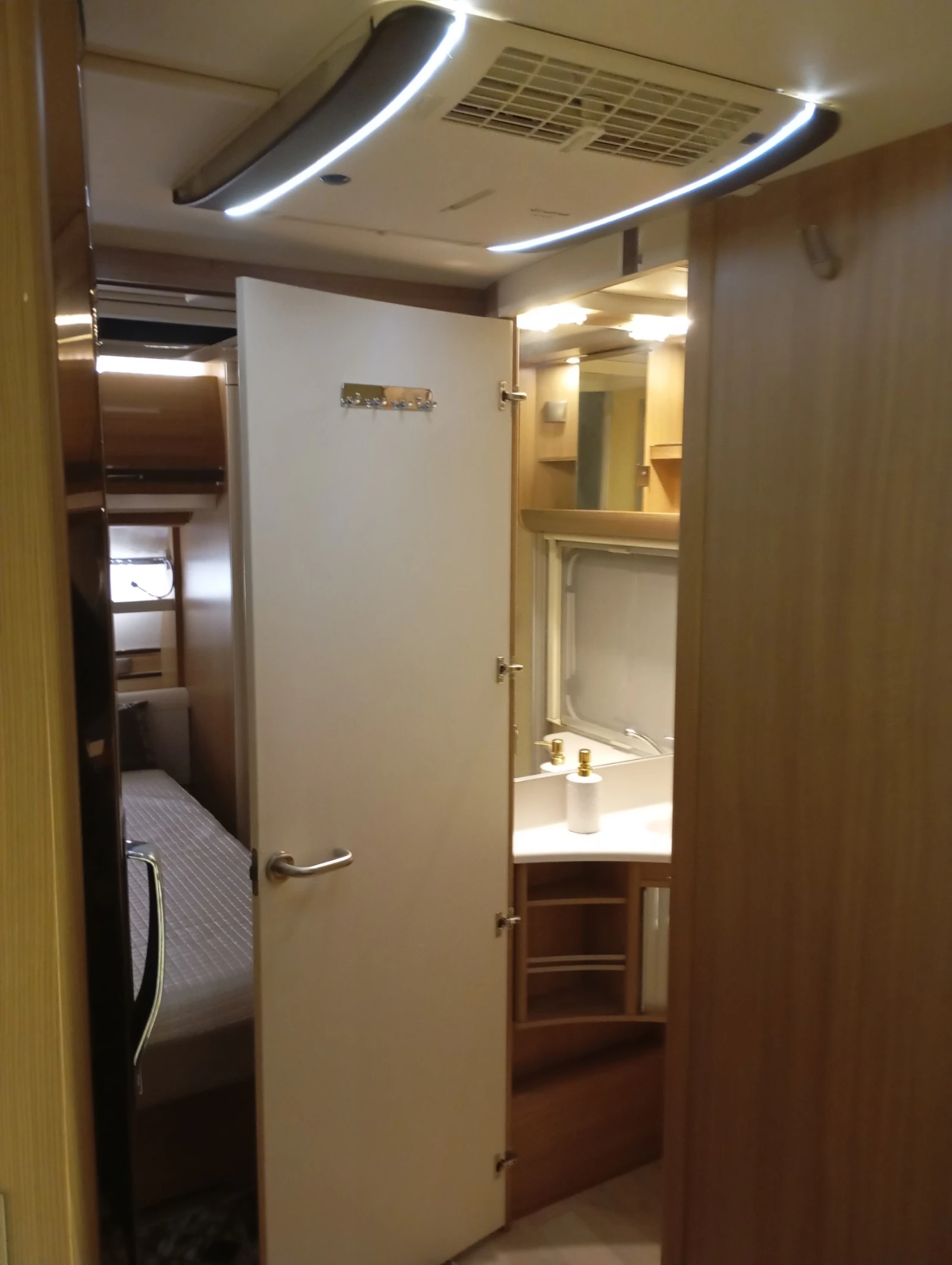 Каравана Fendt NEW MODEL* LUXURY  - изображение 2