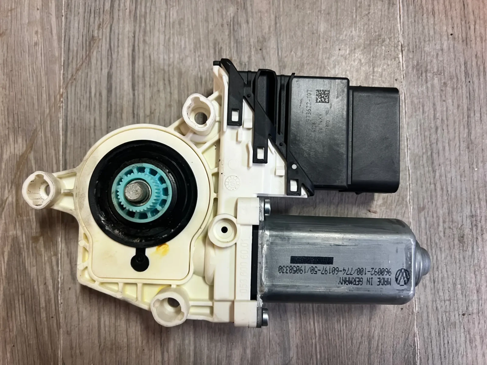 1K0959704AG  998348-370         VW SKODA  1K0 959 704 AG  973622-107 | Mobile.bg   2