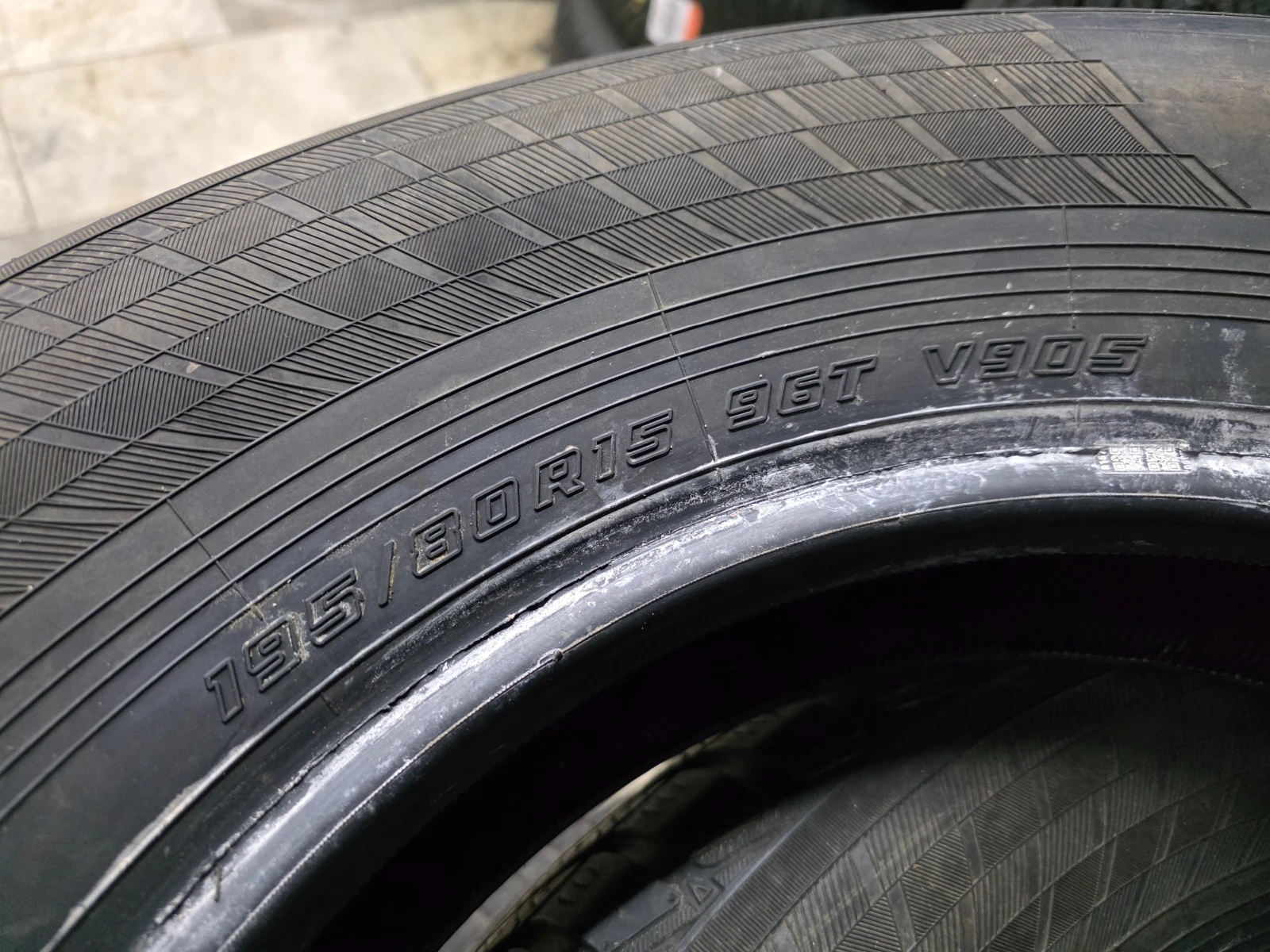 Гуми Зимни 195/80R15, снимка 13 - Гуми и джанти - 53982552