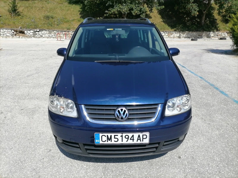 VW Touran 1.6 6 скорости 7 местен , снимка 1 - Автомобили и джипове - 46590907