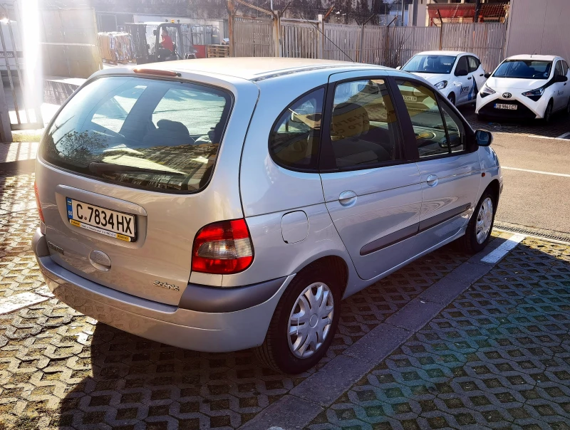 Renault Scenic, снимка 7 - Автомобили и джипове - 48468911