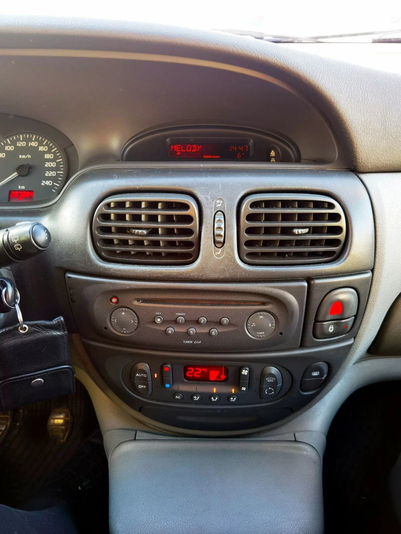 Renault Scenic, снимка 15 - Автомобили и джипове - 48468911