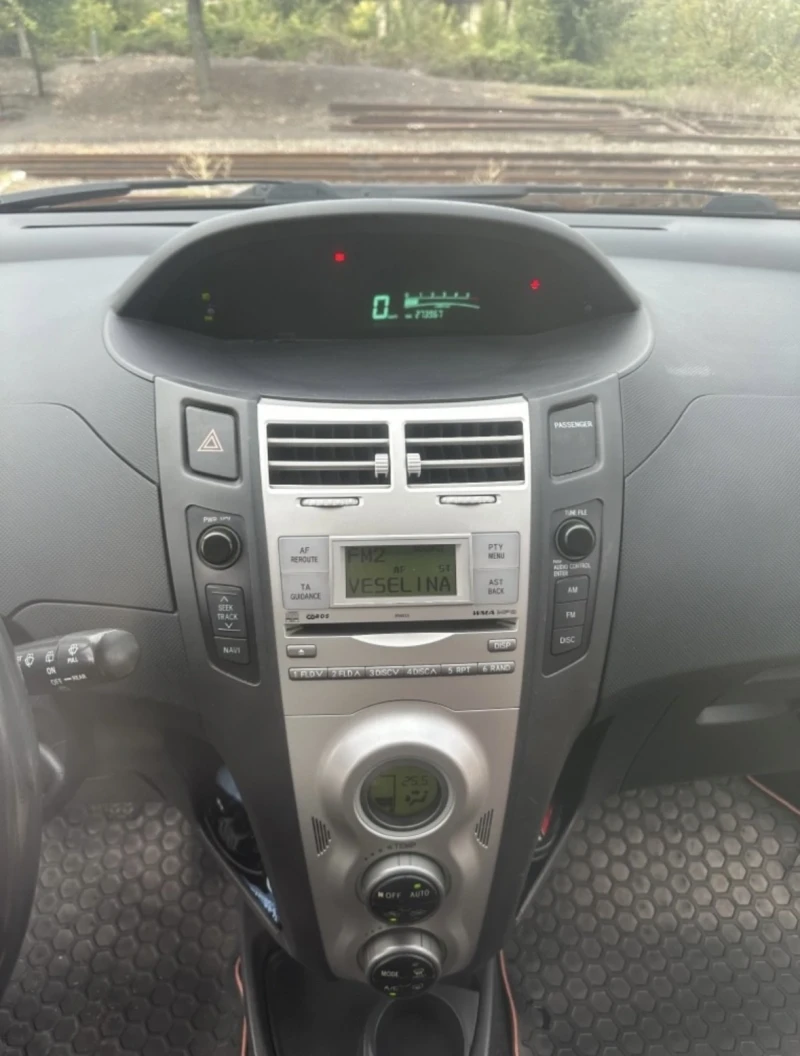 Toyota Yaris /1.4/D4D/, снимка 9 - Автомобили и джипове - 49290391