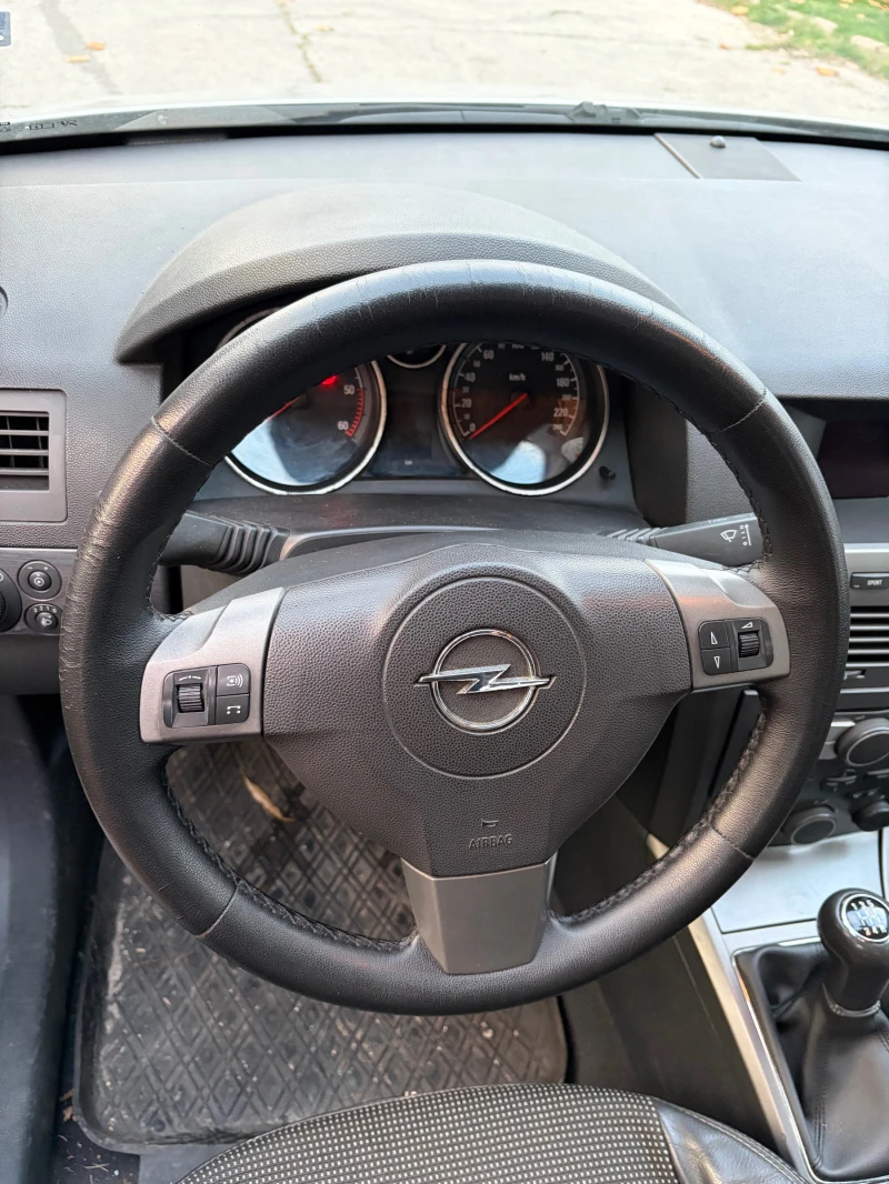 Opel Astra 1.7 CDTI, снимка 10 - Автомобили и джипове - 52644240