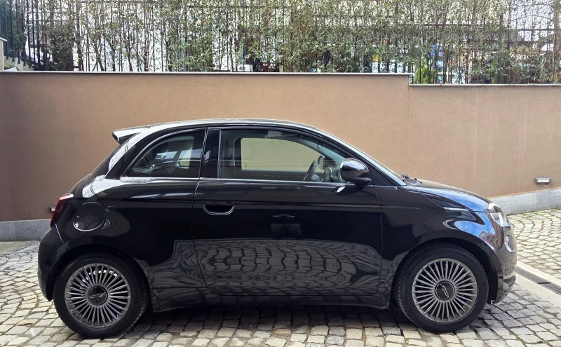 Fiat 500 42KWh/Navi/СЕРВИЗНА ИСТОРИЯ, снимка 2 - Автомобили и джипове - 53471136