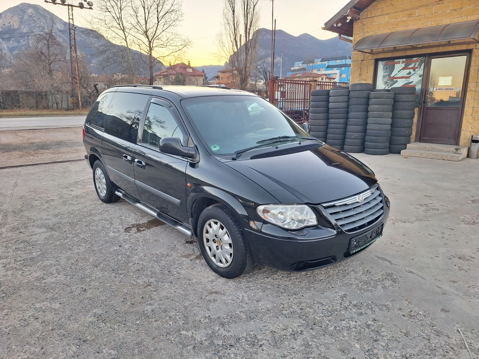 Chrysler Voyager 2,4 i газ  - изображение 2