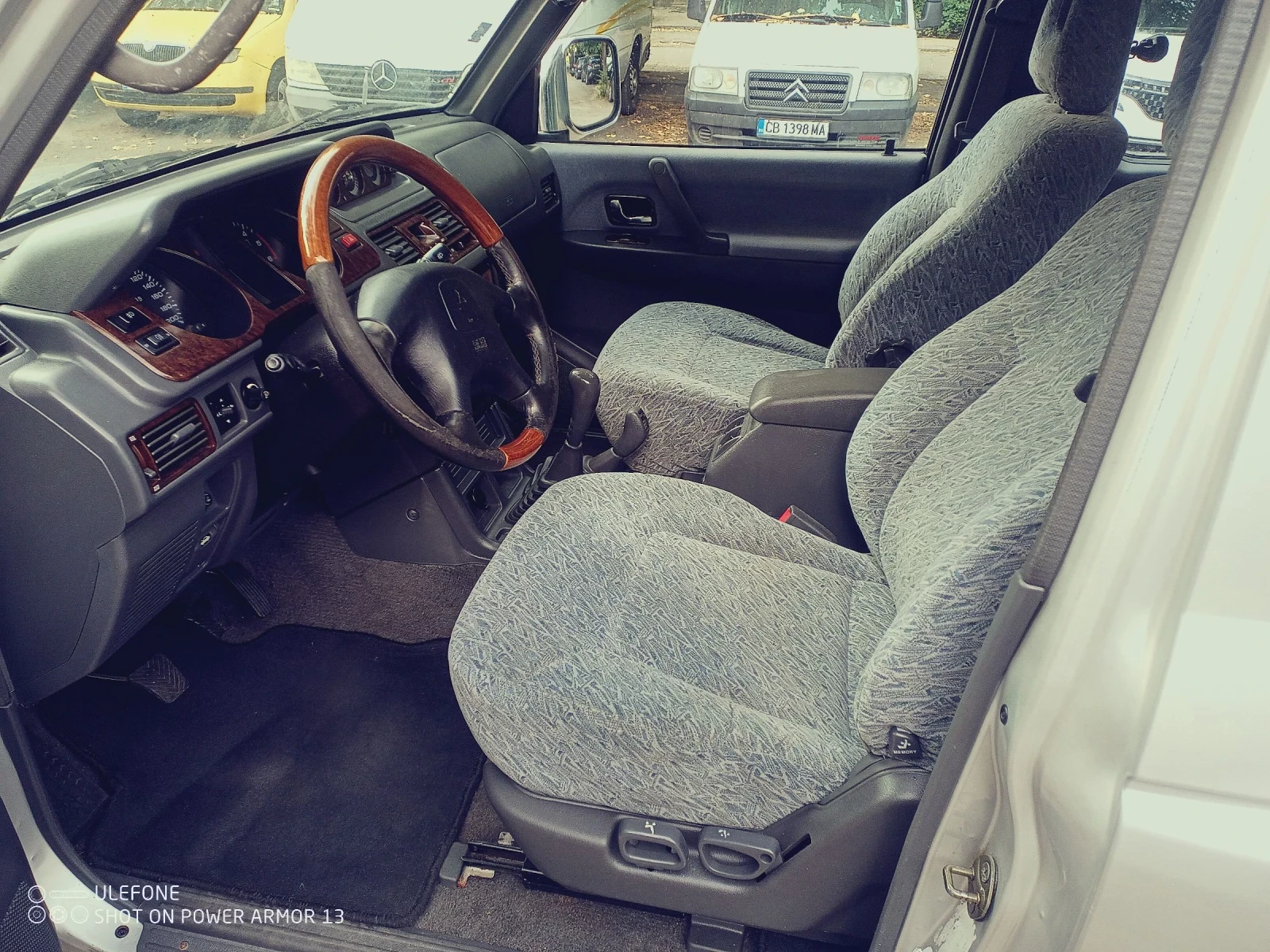 Mitsubishi Pajero Джип  - изображение 8