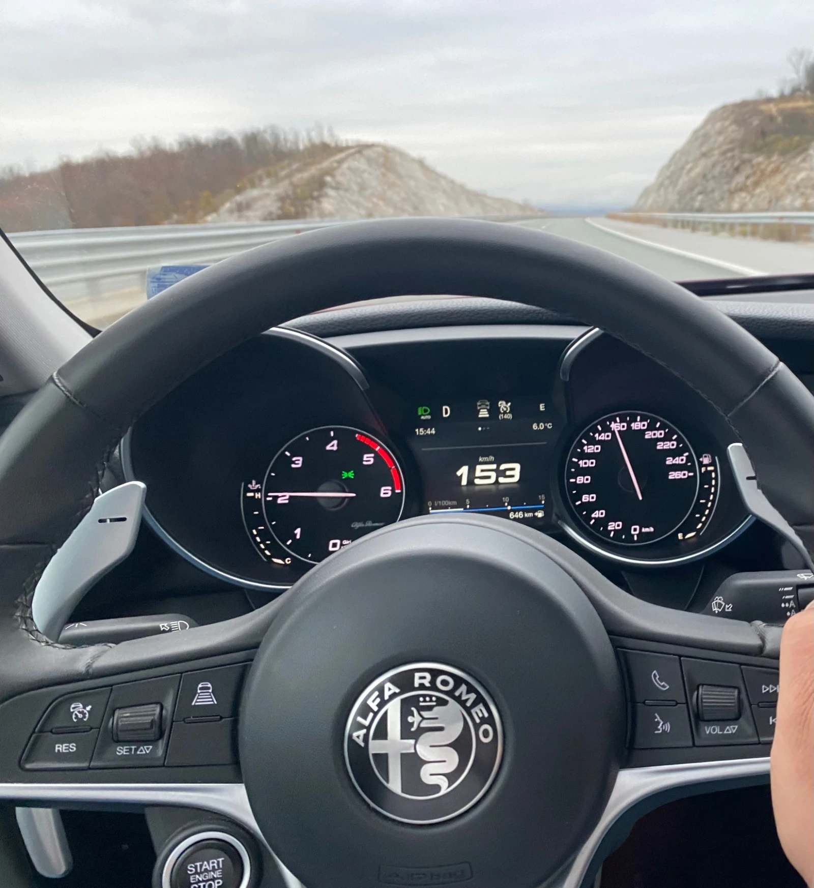 Alfa Romeo Giulia VELOCE Q4 - изображение 8