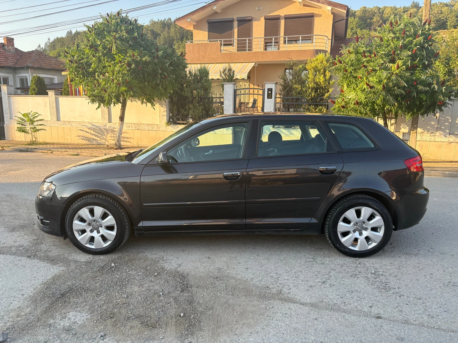 Audi A3 Sportback 2.0TDI 140КС Автоматик - изображение 8