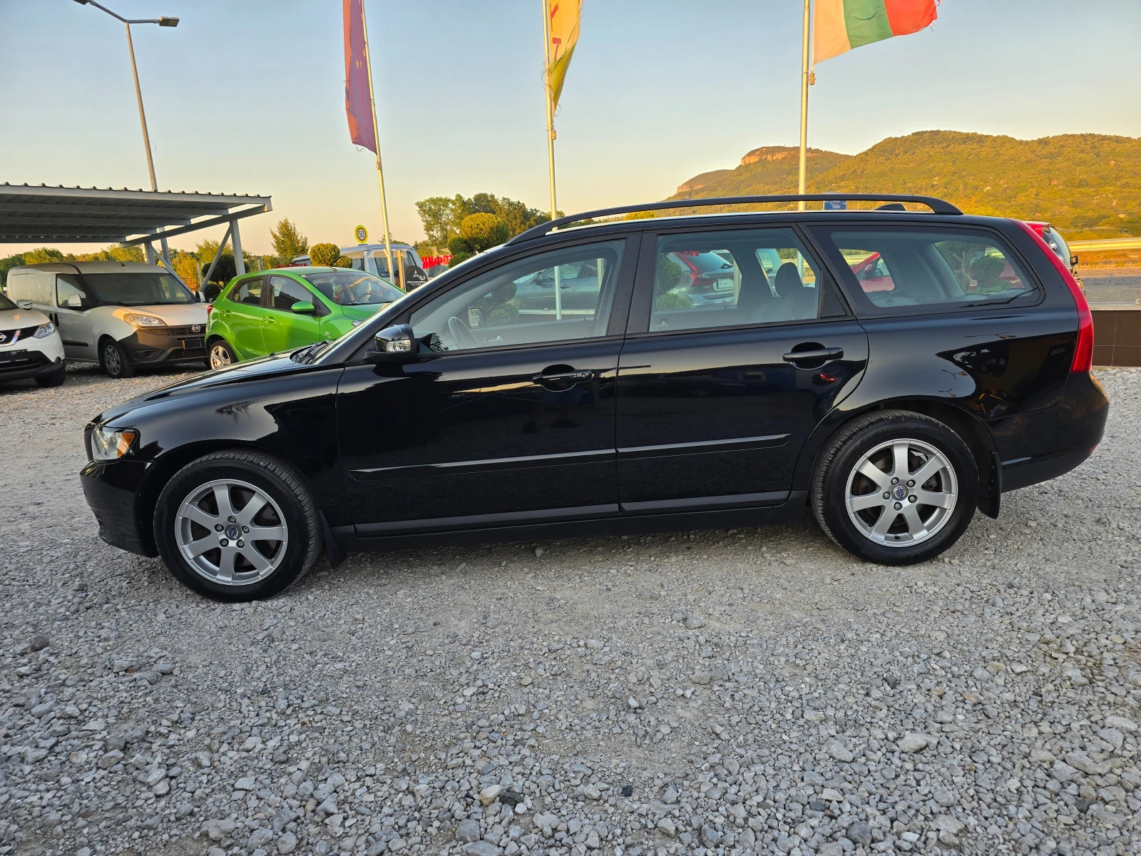 Volvo V50 2.0D АВТОМАТИК ! ! РЕАЛНИ КИЛОМЕТРИ - изображение 2