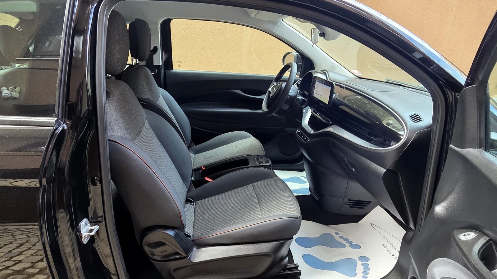 Fiat 500 42KWh/Navi/СЕРВИЗНА ИСТОРИЯ - изображение 8