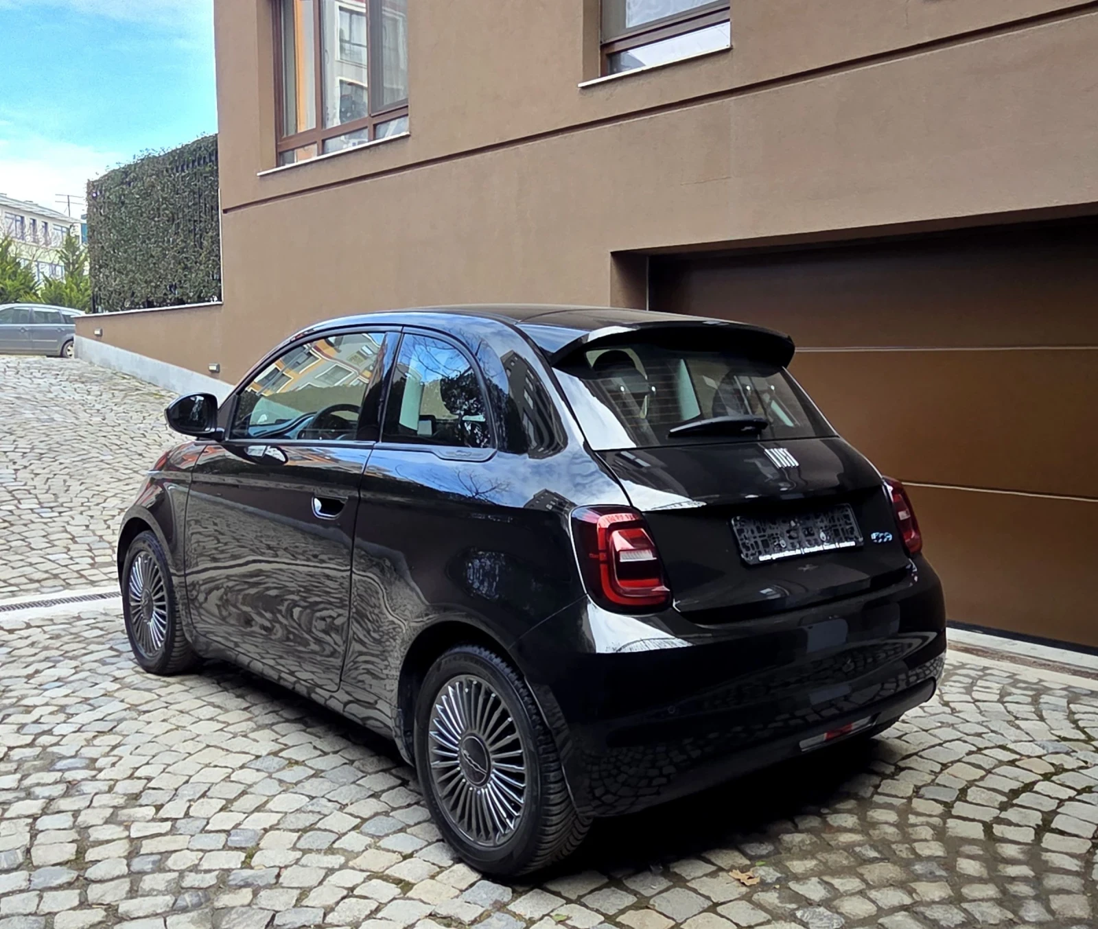 Fiat 500 42KWh/Navi/СЕРВИЗНА ИСТОРИЯ - изображение 4