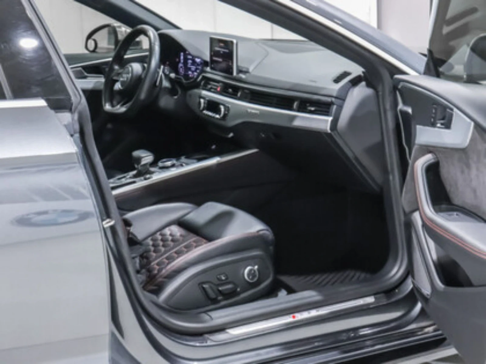 Audi Rs5 Панорама/ B&O/масаж/сервизна книжка/лизинг - изображение 10