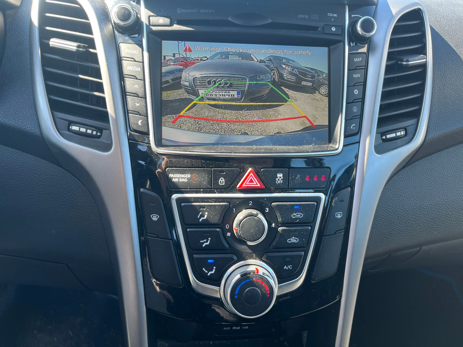 Hyundai I30 FACELIFT/CAMERA/LED//NAVI/XENON/ EURO 6, снимка 11 - Автомобили и джипове - 53781752