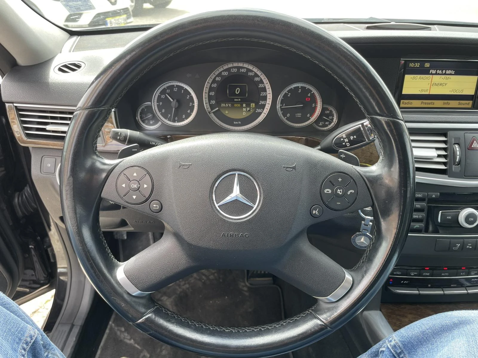 Mercedes-Benz E 220, снимка 10 - Автомобили и джипове - 53882394