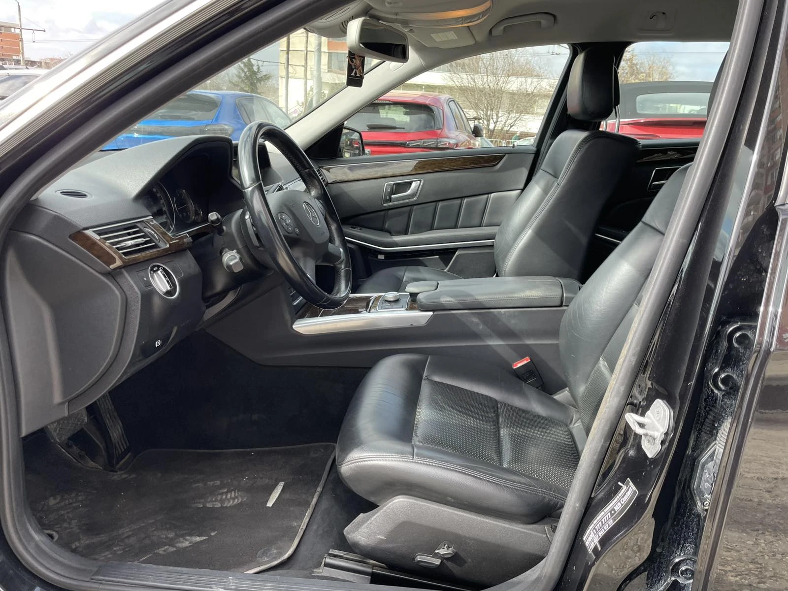 Mercedes-Benz E 220, снимка 5 - Автомобили и джипове - 53882394