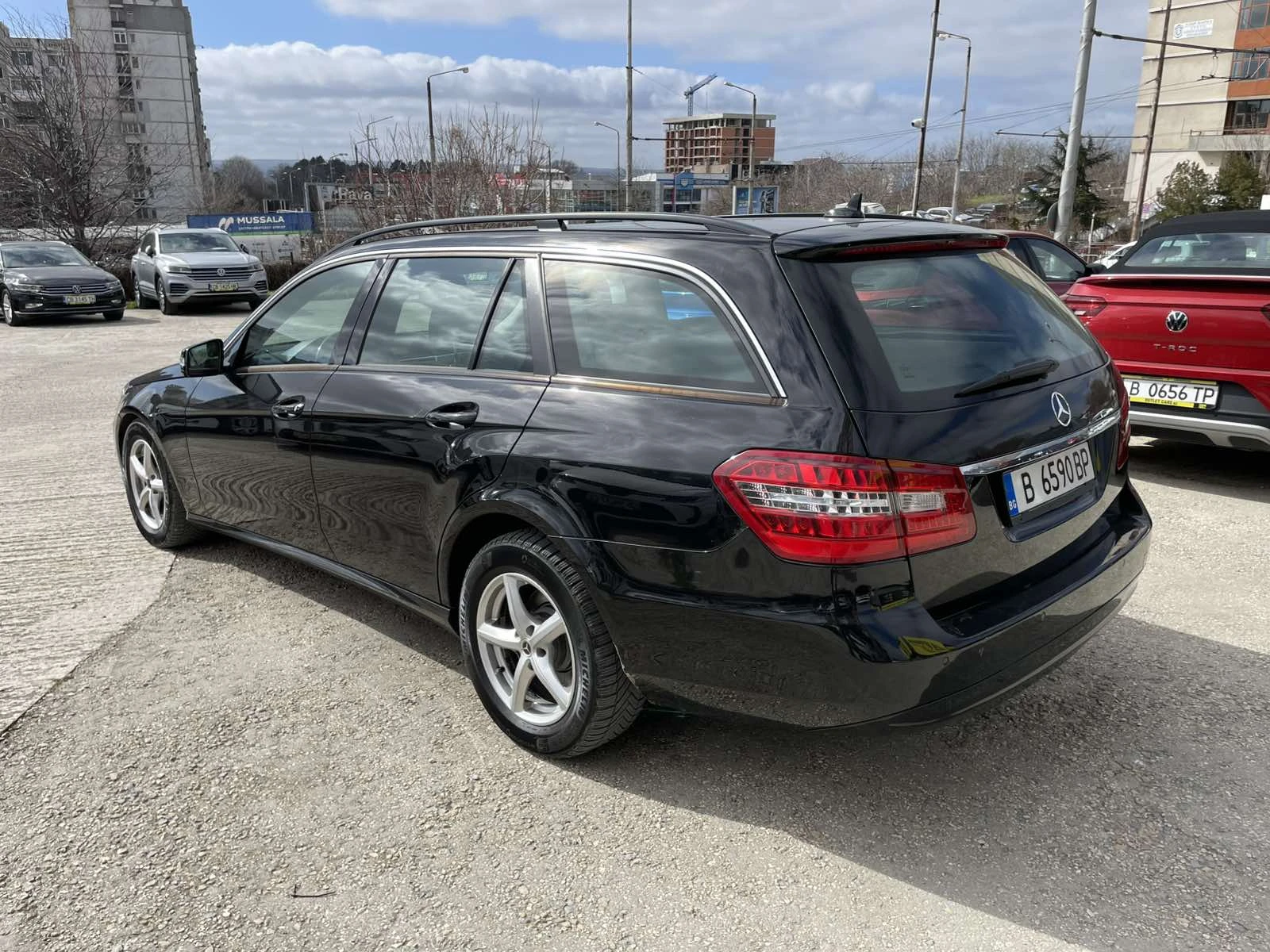 Mercedes-Benz E 220, снимка 4 - Автомобили и джипове - 53882394