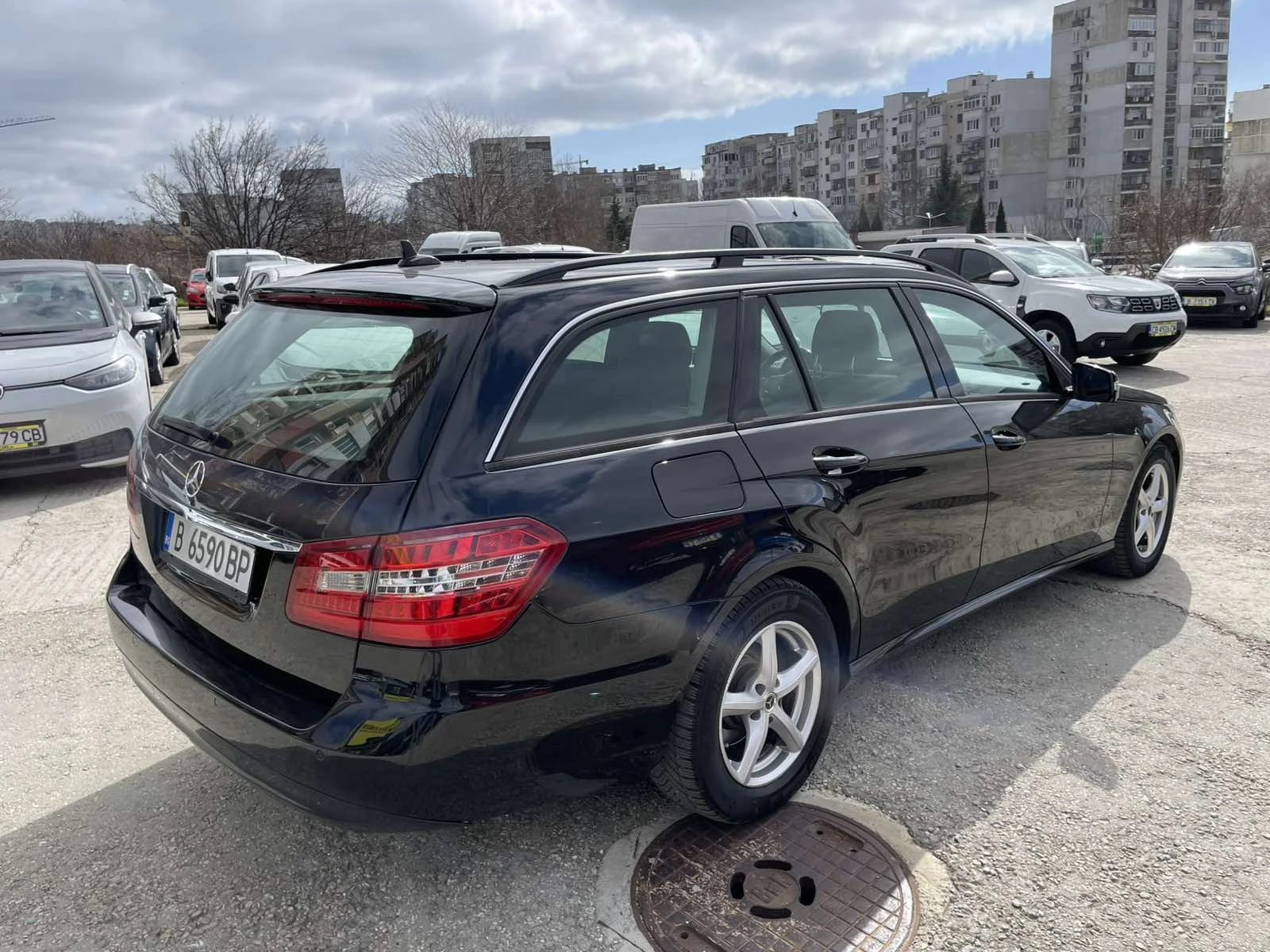Mercedes-Benz E 220, снимка 3 - Автомобили и джипове - 53882394