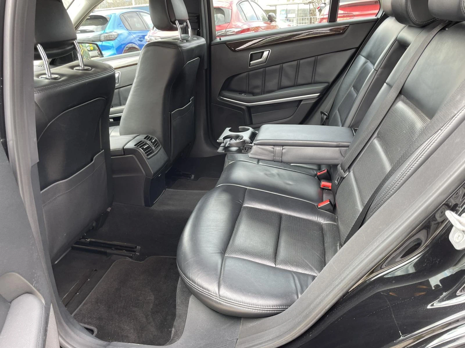 Mercedes-Benz E 220, снимка 15 - Автомобили и джипове - 53882394