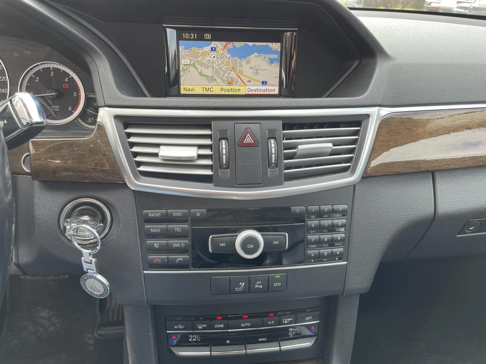 Mercedes-Benz E 220, снимка 9 - Автомобили и джипове - 53882394