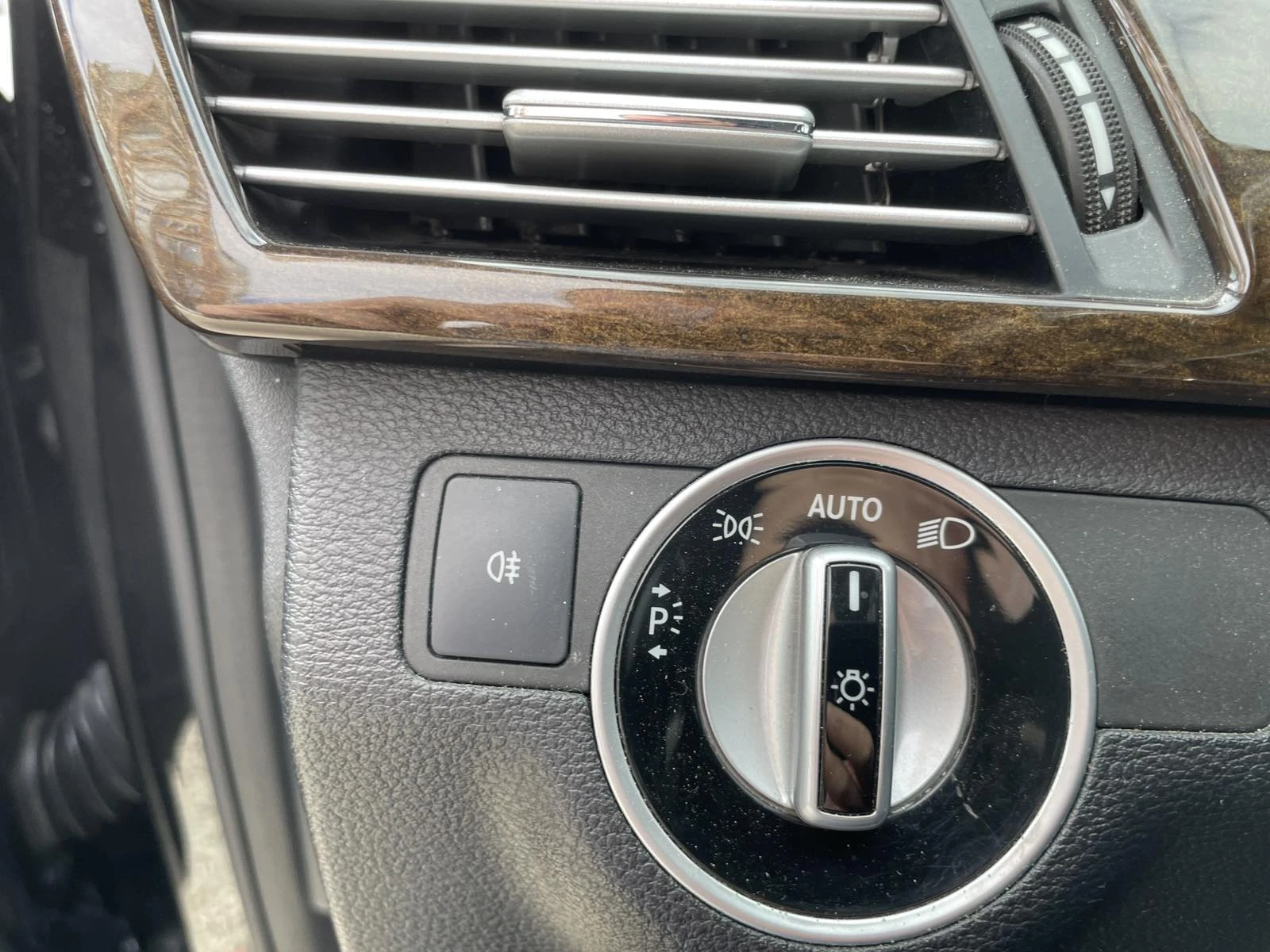 Mercedes-Benz E 220, снимка 13 - Автомобили и джипове - 53882394