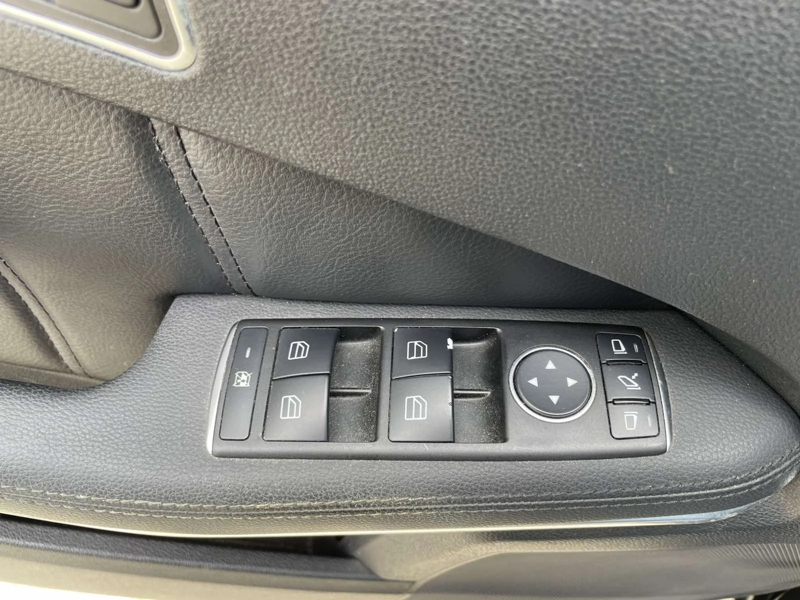 Mercedes-Benz E 220, снимка 14 - Автомобили и джипове - 53882394