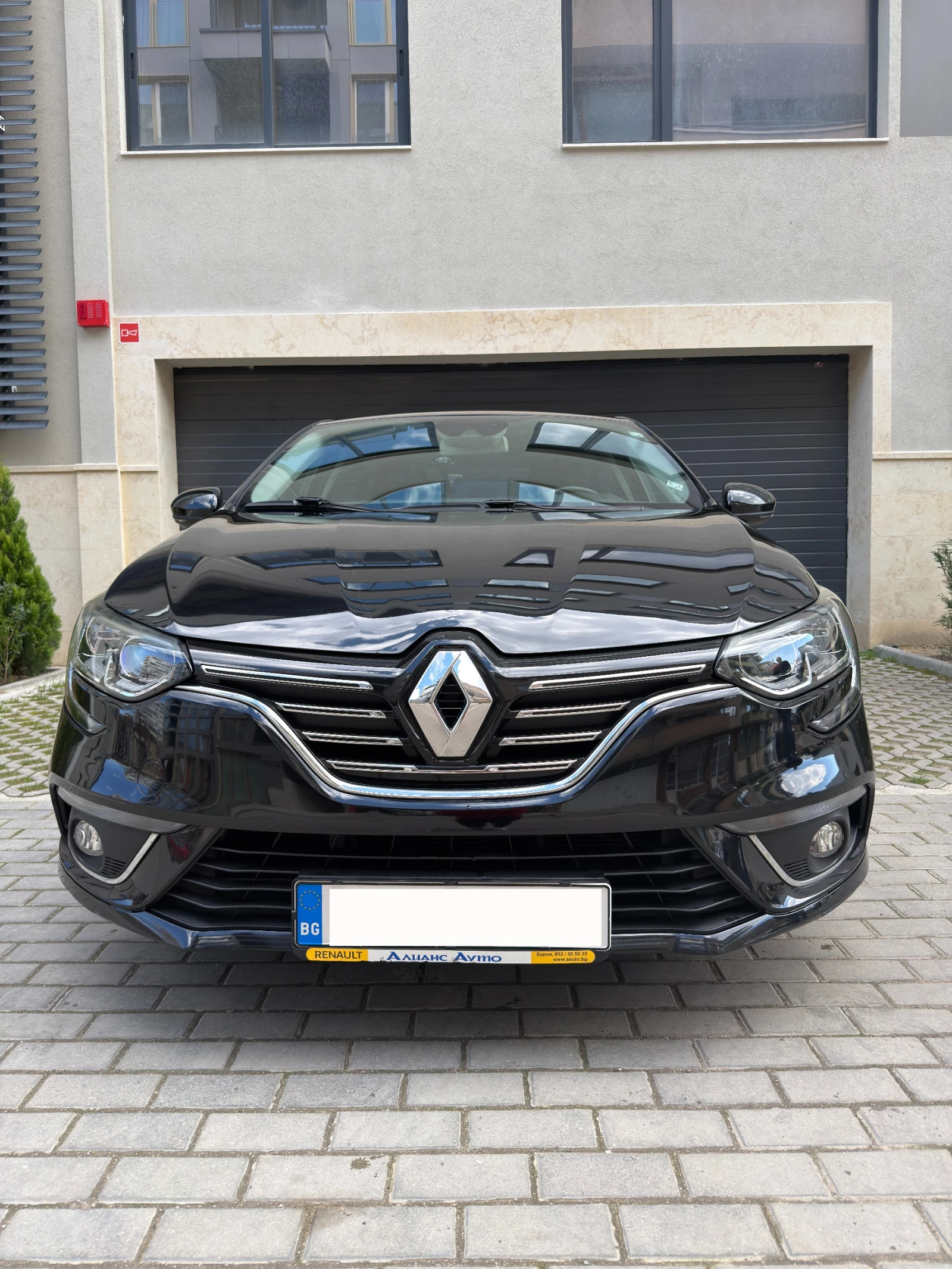 Renault Megane Intense 70 000km, снимка 2 - Автомобили и джипове - 54101415