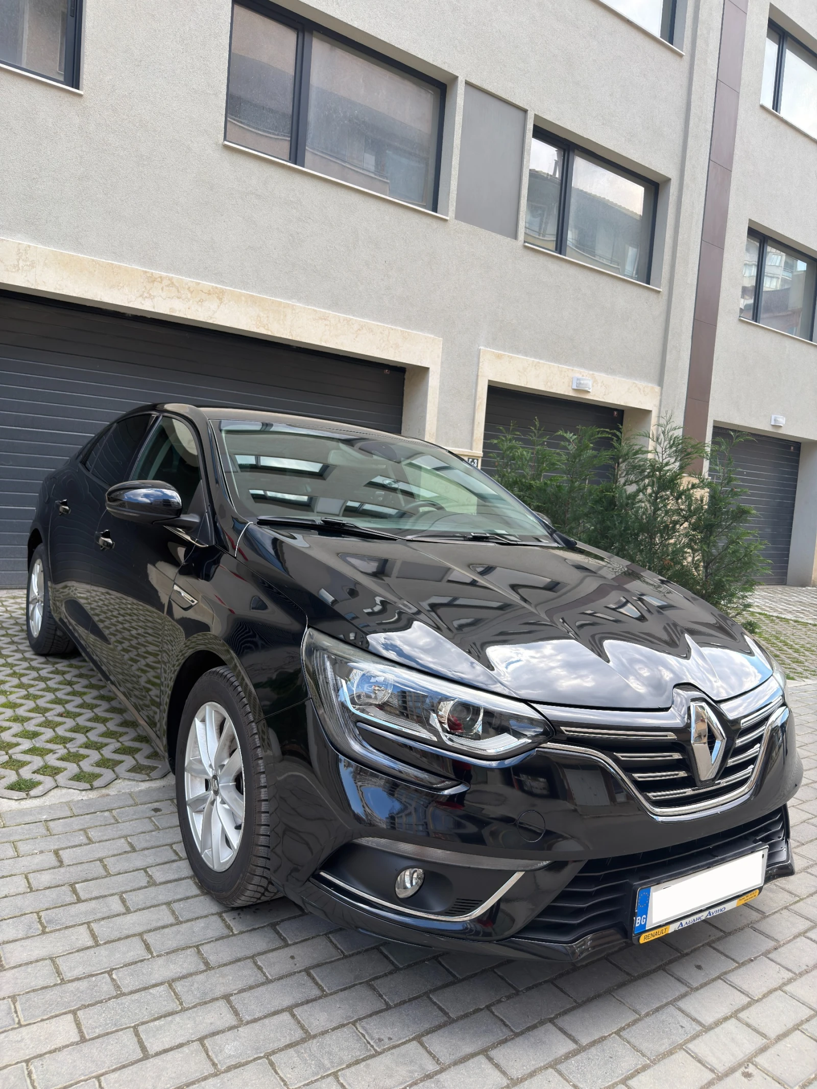 Renault Megane Intense 70 000km, снимка 3 - Автомобили и джипове - 54101415