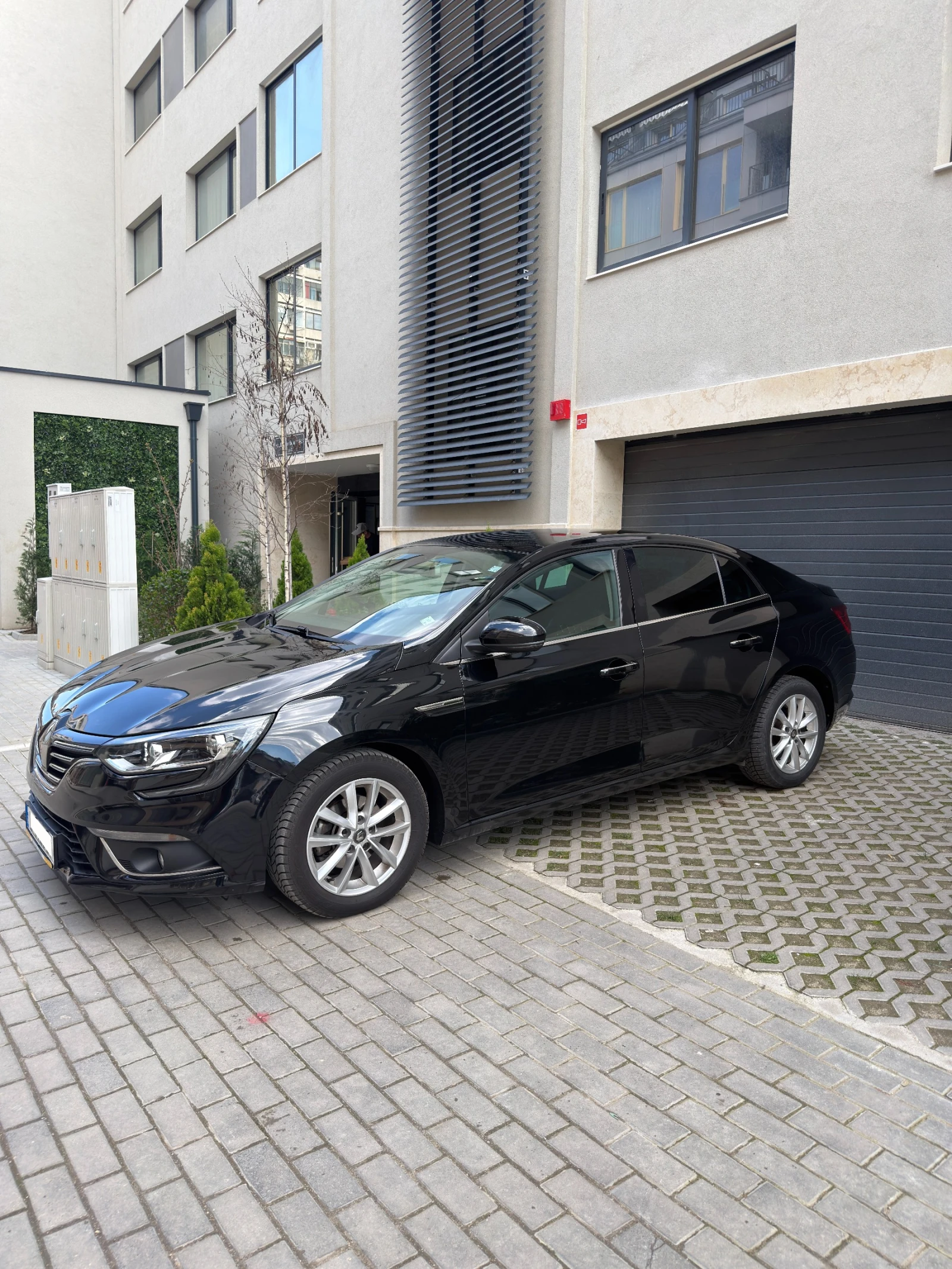 Renault Megane Intense 70 000km, снимка 4 - Автомобили и джипове - 54101415