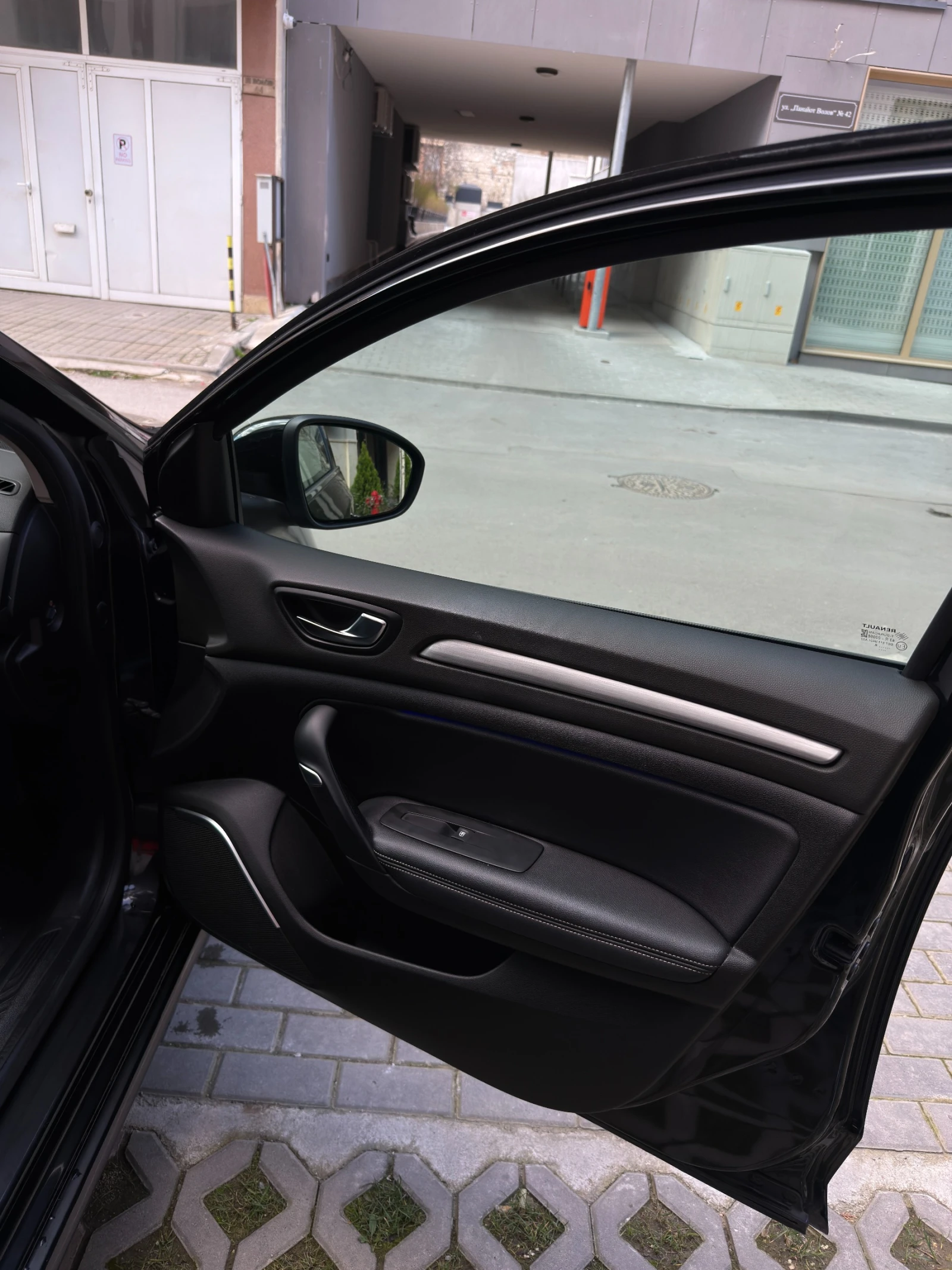 Renault Megane Intense 70 000km, снимка 10 - Автомобили и джипове - 54101415