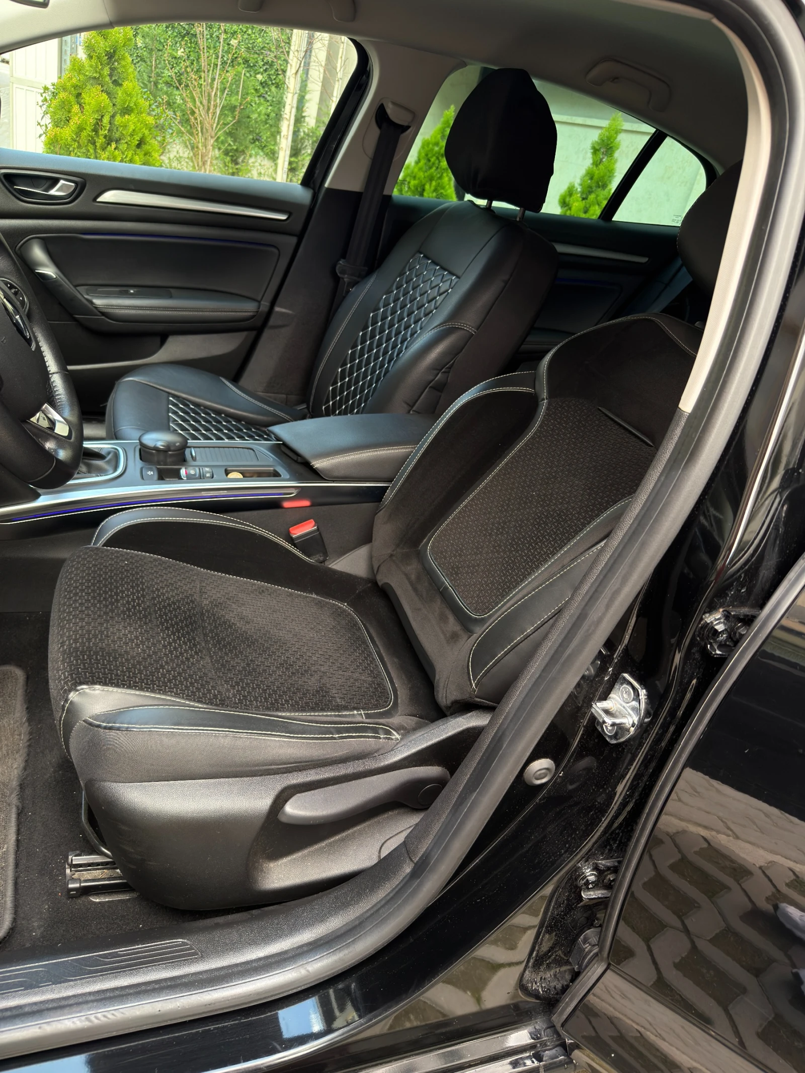 Renault Megane Intense 70 000km, снимка 5 - Автомобили и джипове - 54101415