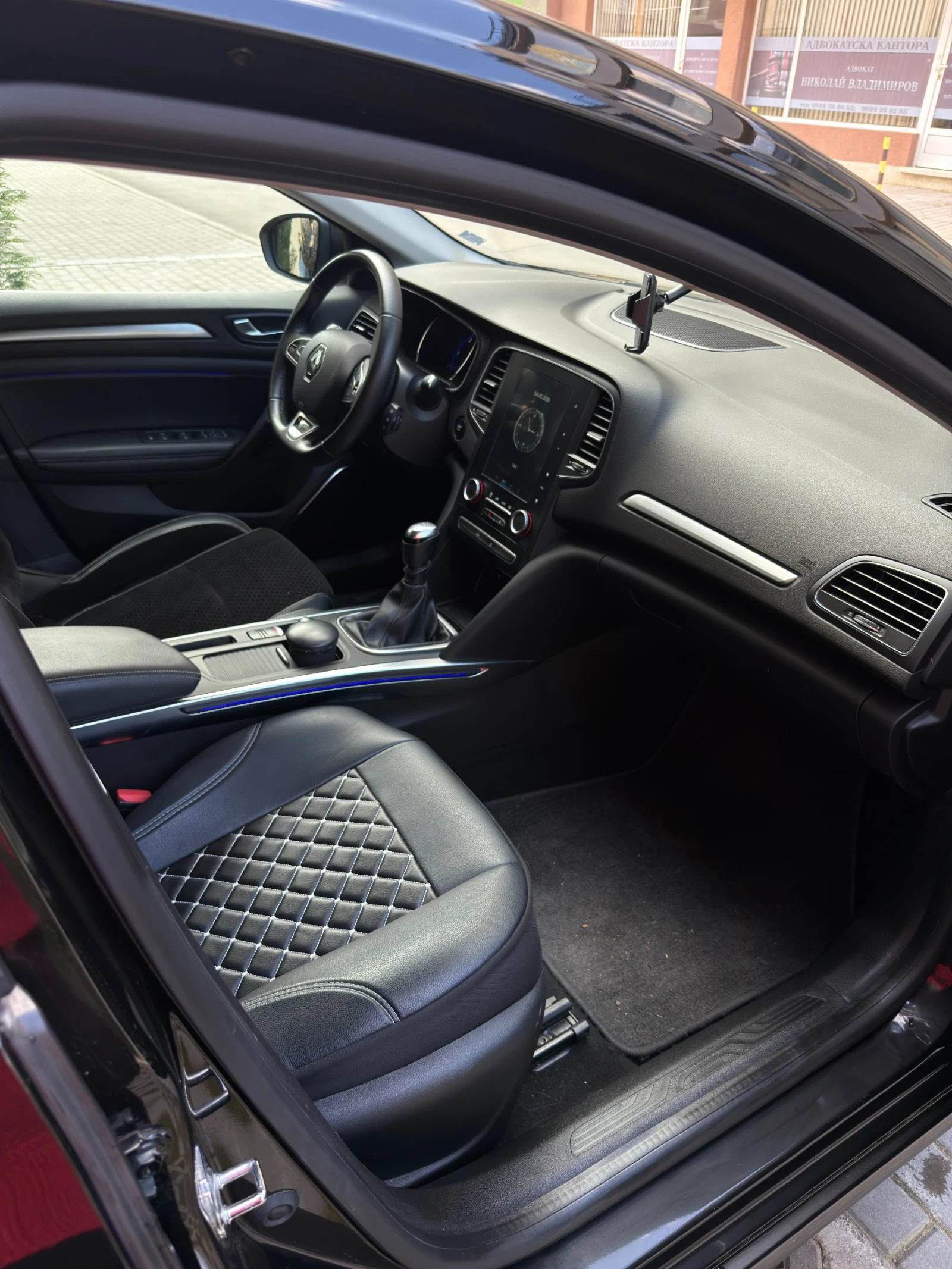 Renault Megane Intense 70 000km, снимка 7 - Автомобили и джипове - 54101415