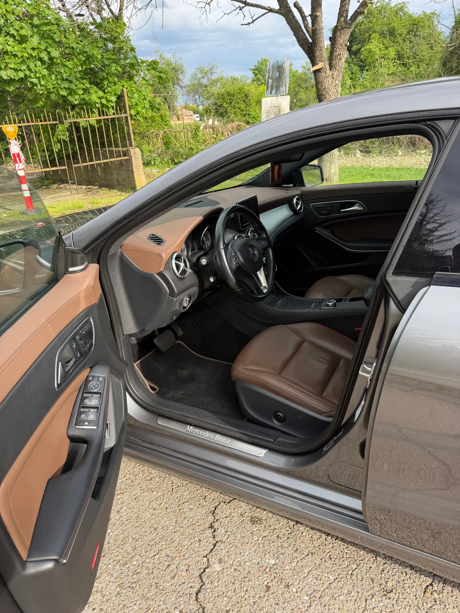 Mercedes-Benz CLA 220 DISTRONIC/MEMORY/FULL LED/ HARMAN KARDON , снимка 5 - Автомобили и джипове - 54575577