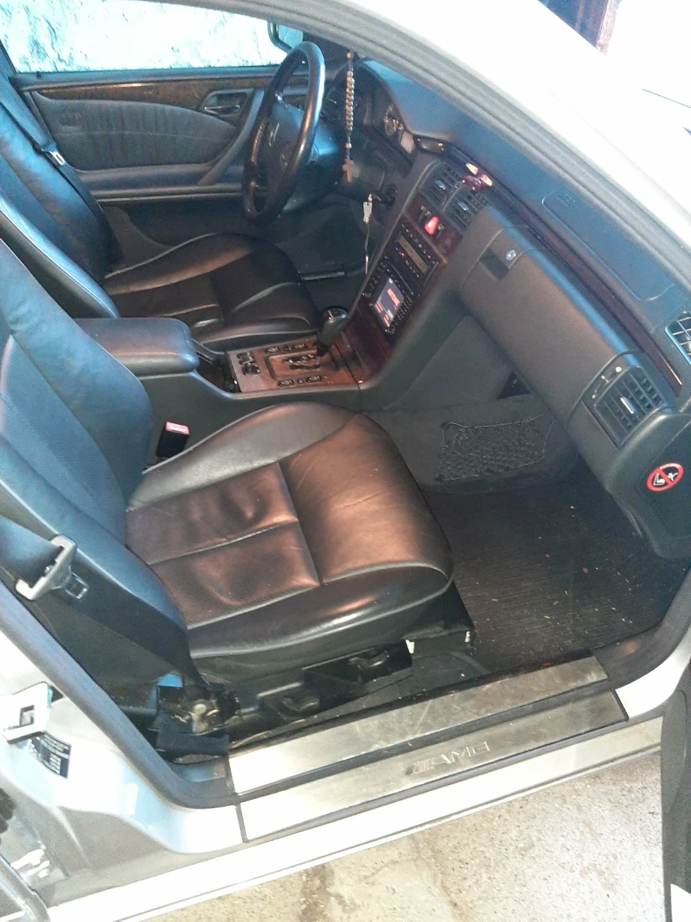 Mercedes-Benz E 320 CDI, Avantgarde , снимка 8 - Автомобили и джипове - 54591359