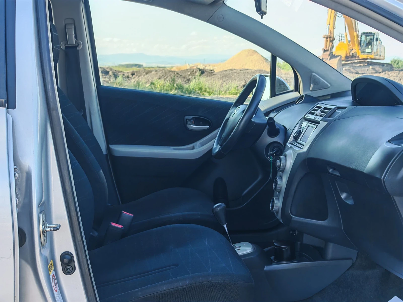 Toyota Yaris 1.3 БЕНЗИН 87 К.С. АВТОМАТ! УНИКАЛНО СЪСТОЯНИЕ!, снимка 10 - Автомобили и джипове - 55242084