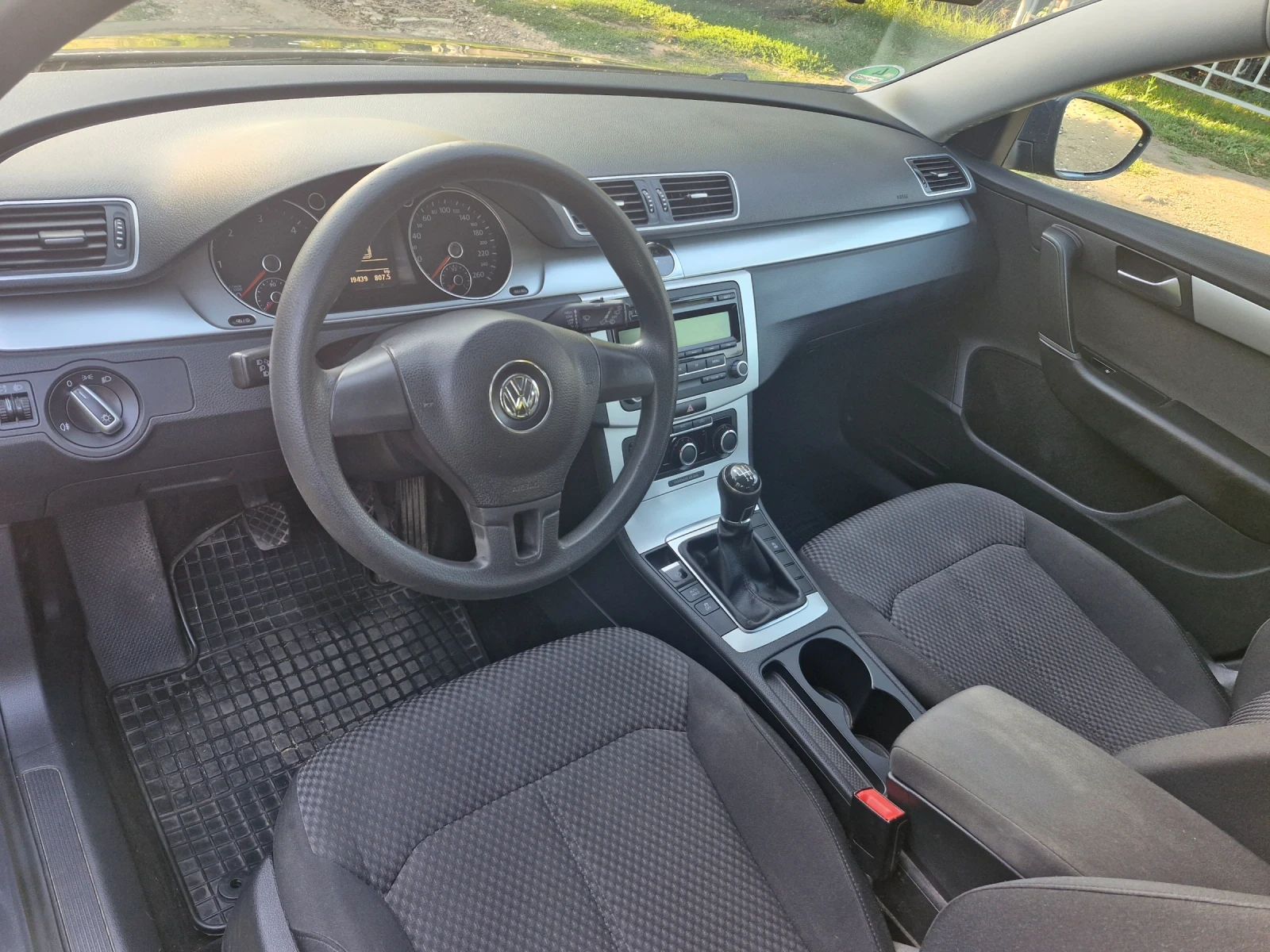 VW Passat 1.6TDI, снимка 8 - Автомобили и джипове - 55291345