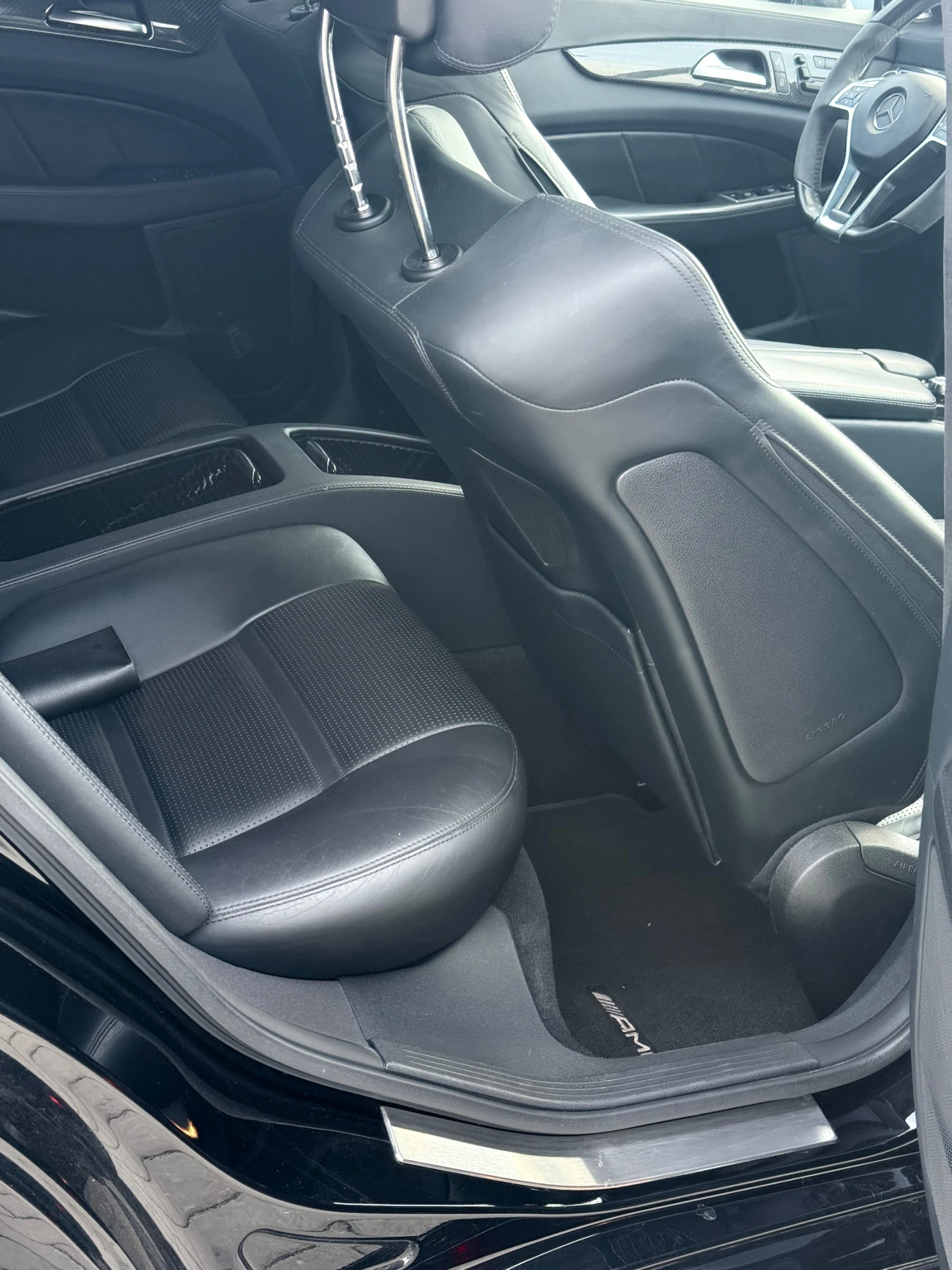 Mercedes-Benz CLS 63 AMG Performance pack/LSD/557кс/Carbon, снимка 17 - Автомобили и джипове - 55302889