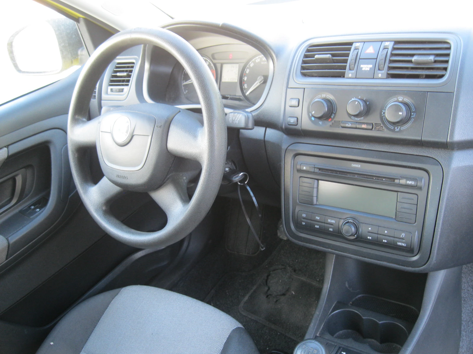 Skoda Fabia combi cool Edition, снимка 8 - Автомобили и джипове - 56072416